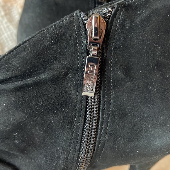 Guess "Dottest" Black Suede Scrunched Zip Ankle Bootie/Shoe Women's Size 8M - Picture 4 of 14